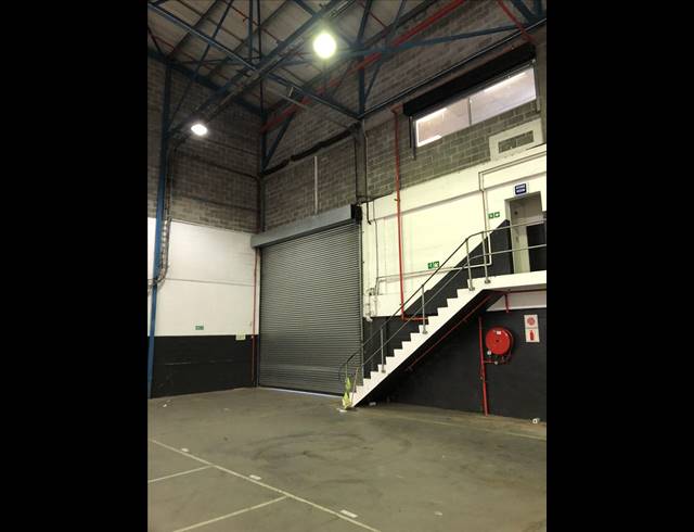 2,651M² FACTORY TO LET IN EPPING INDUSTRIAL